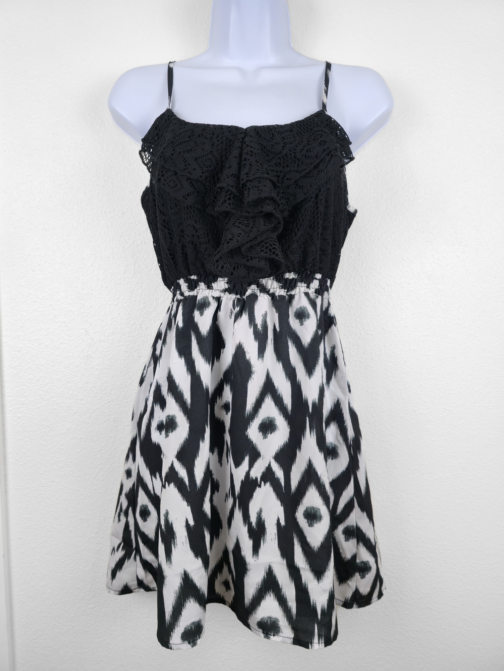 Sequin Hearts | Black & White Lace Fit & Flare Abstract Print Dress Size Small